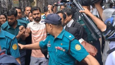 নুরুল হক নুরের রিমান্ড শেষে কারাগারে পাঠানোর আদেশ দিয়েছেন আদালত
