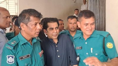 ব্যারিস্টার আন্দালিভ রহমান পার্থকে কারাগারে পাঠানো হয়