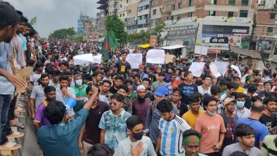 যাত্রাবাড়ীতে আন্দোলনকারীদের বিক্ষোভ (ছবি: আতিক হাসান শুভ)