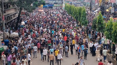 ব্যাপক সংঘর্ষে শতাধিক আহত হয়েছেন