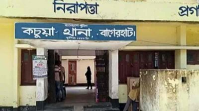 জনতার উল্লাস দেখে থানা থেকে বের হওয়া এসআইকে পিটিয়ে হত্যা