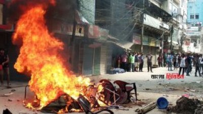 দেশের বিভিন্ন স্থানে আগুন দিয়েছে বিক্ষুব্ধ জনতা (ফাইল ছবি)