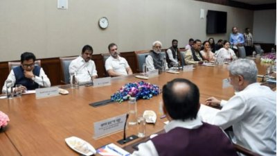 বাংলাদেশ পরিস্থিতি নিয়ে ভারতে সর্বদলীয় বৈঠক অনুষ্ঠিত। ছবি: এএনআই।