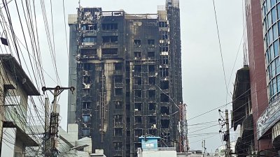 ভস্মীভূত ১৪তলা সেই হোটেল (ছবি: বাংলা ট্রিবিউন)
