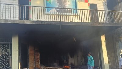 চাঁদপুরে দীপু মনির বাড়িতে হামলা ও ভাঙচুর