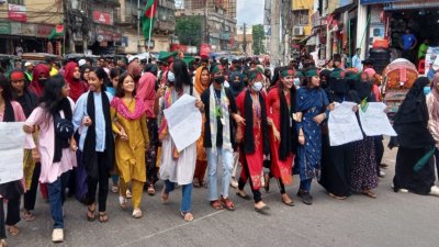 ফরিদপুরে বৈষম্যবিরোধী ছাত্র আন্দোলনের উদ্যোগে আনন্দ শোভাযাত্রা