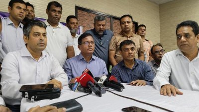 কথা বলছেন পুলিশ অ্যাসোসিয়েশনের নতুন সভাপতি মো. আব্দুল্লাহেল বাকী