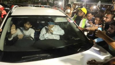 বঙ্গভবনে ঢুকতে পারেননি মাহী বি চৌধুরী