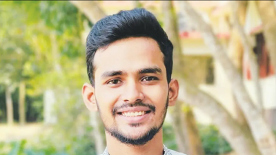 যুব ও ক্রীড়া মন্ত্রণালয়ের উপদেষ্টা আসিফ মাহমুদ।