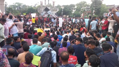 শাহবাগে সনাতন ধর্মাবলম্বীদের দ্বিতীয় দিনের মতো বিক্ষোভ