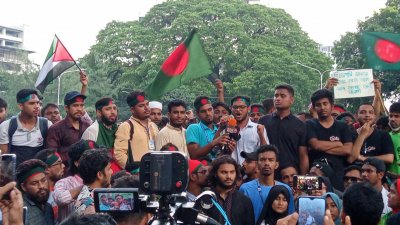 হাইকোর্টেরটের সামনে শিক্ষা চত্বরে শিক্ষার্থীরা