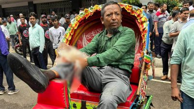 গুলিবিদ্ধ অবস্থায় ইসলামী ব্যাংকের একজন