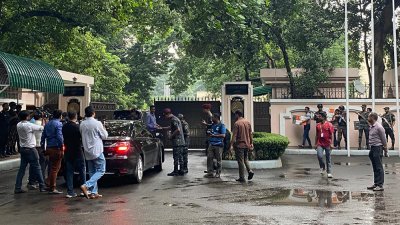 প্রধান উপদেষ্টা ড. মুহাম্মদ ইউনূসের সরকারি বাসভবন যমুনায় প্রবেশ করছেন বিএনপি নেতারা