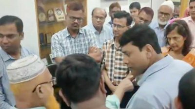 রাজশাহী সিটি কলেজের অধ্যক্ষ আমিনা আবেদীনকে অবরুদ্ধ করে মারধর করা হয়