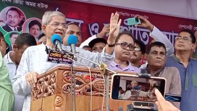 ঠাকুরগাঁওয়ে সভায় বক্তব্য দেন মির্জা ফখরুল ইসলাম আলমগীর