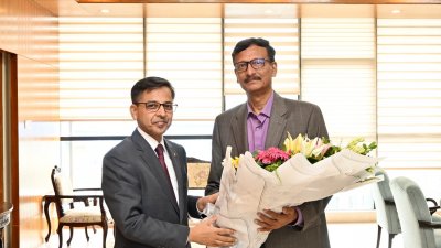 পররাষ্ট্র উপদেষ্টা মো. তৌহিদ হোসেনের সঙ্গে সৌজন্য সাক্ষাৎ করেন ঢাকায় নিযুক্ত ভারতীয় হাইকমিশনার প্রণয় ভার্মা