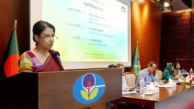মতবিনিময় সভায় প্রধান অতিথি হিসেবে বক্তব্য রাখছেন পরিবেশ উপদেষ্টা রিজওয়ানা হাসান
