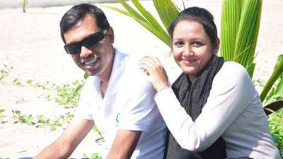 সাবেক পুলিশ সুপার বাবুল আক্তার ও তার স্ত্রী মাহমুদা খানম মিতু (ফাইল ছবি)