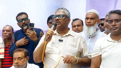 সমাবেশে বক্তব্য রেখেছেন অ্যাডভোকেট রুহুল কুদ্দুস তালুকদার দুলু (ছবি: বাংলা ট্রিবিউন)