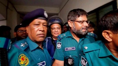 আদালত চত্বরে সাবেক সেনা কর্মকর্তা জিয়াউল আহসান