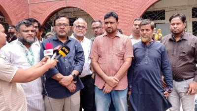 সাংবাদিকদের ব্রিফ করেন এবি পার্টির সদস্য সচিব