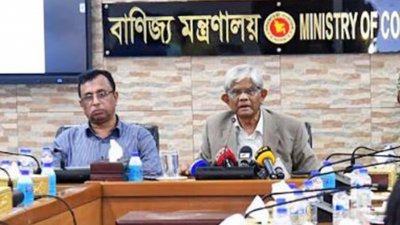 বাণিজ্য মন্ত্রণালয়ে সভাকক্ষে স্টাফদের সঙ্গে মত বিনিময় করেন অর্থ ও বাণিজ্য উপদেষ্টা ড. সালেহ উদ্দিন আহমেদ