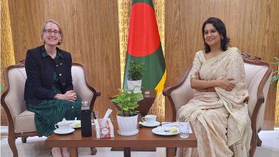 বাংলাদেশে ব্রিটিশ হাই কমিশনার সারাহ কুক ও পরিবেশ উপদেষ্টা সৈয়দা রিজওয়ানা হাসান