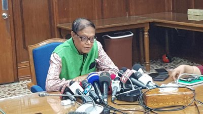 বাংলাদেশ ব্যাংকের গভর্নরের সঙ্গে বৈঠক করেছেন এফবিসিসিআইয়ের নেতারা
