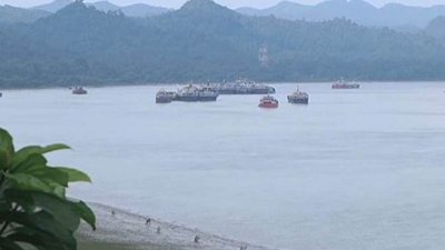 কক্সবাজারের টেকনাফের নাফ নদে নৌকাডুবি