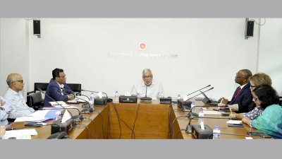 বিশ্বব্যাংকের কান্ট্রি ডিরেক্টর আবদৌলায়ে সেকের সঙ্গে আলোচনায় উপদেষ্টা মুহাম্মদ ফাওজুল কবির খান