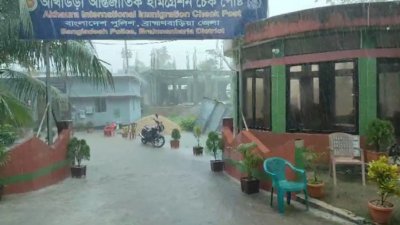 ঢলের পানিতে তলিয়েছে আখাউড়া স্থলবন্দর (ছবি: সংগৃহীত)
