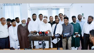 মতবিনিময় সভা পরবর্তী ব্রিফিংয়ে জামায়াতে ইসলামী ও লেবার পার্টির নেতারা
