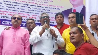 প্রধান অতিথির বক্তব্য রেখেছেন অ্যাডভোকেট রুহুল কুদ্দুস তালুকদার দুলু (ছবি: বাংলা ট্রিবিউন)