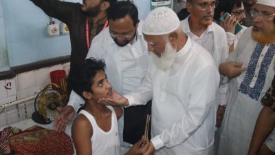 চট্টগ্রাম মেডিক্যাল কলেজ হাসপাতালের চিকিৎসাধীন আহতদের দেখতে যান জামায়াতের আমির