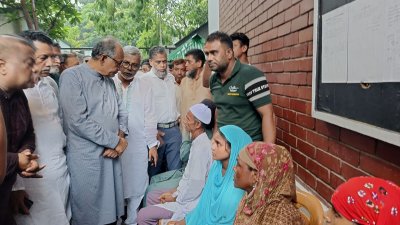 মুন্সীগঞ্জ শহরের উত্তর ইসলামপুর এলাকায় বৈষম্যবিরোধী ছাত্র আন্দোলনে নিহতদের স্বজনদের সঙ্গে দেখা করে পরিবারের সদস্যদের খোঁজখবর নেন বিএনপির নেতারা