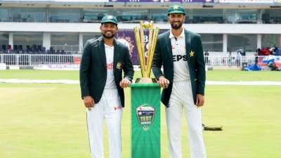 সিরিজ ট্রফি নিয়ে ফটোসেশনে শান্ত ও শান মাসুদ