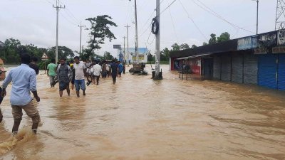 ১০ জেলায় প্রায় ৩৬ লাখ মানুষ ক্ষতিগ্রস্ত, দুজনের মৃত্যু