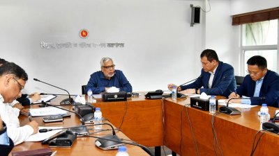 বক্তব্য দিচ্ছেন জ্বালানি বিষয়ক উপদেষ্টা মুহাম্মদ ফাওজুল কবির খান