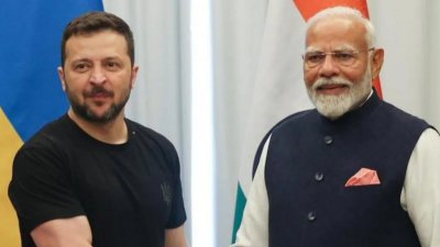 ভলোদিমির জেলেনস্কি ও নরেন্দ্র মোদি। ফাইল ছবি: পিআইবি ইন্ডিয়া