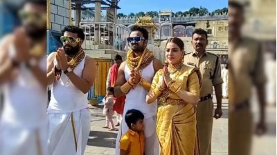 ২৫ কেজি স্বর্ণ গায়ে মন্দিরে ৩ পুণ্যার্থী। ছবি: এনডিটিভি