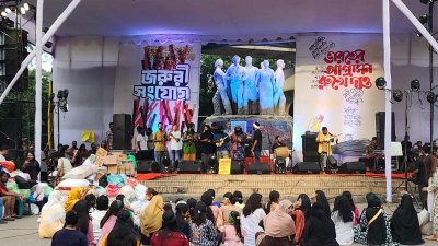 কনসার্টে গান পরিবেশনের পাশাপাশি সংগ্রহ করা হচ্ছে ত্রাণ