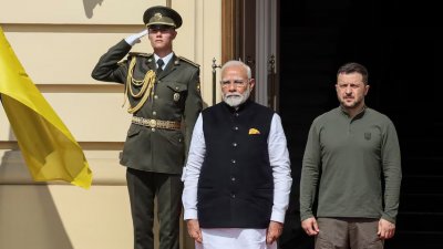 নরেন্দ্র মোদি ও ভলোদিমির জেলেনস্কি। ছবি: রয়টার্স