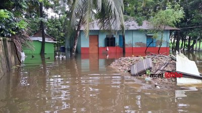 নোয়াখালীতে বৃষ্টি কমে যাওয়ায় কমতে শুরু করেছে বন্যার পানি