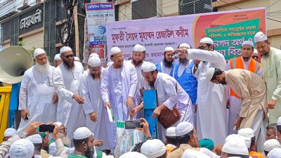 বন্যা দুর্গতদের মাঝে ত্রাণসামগ্রী বিতরণ করেন ইসলামী আন্দোলনের আমির