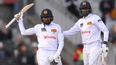 চার টেস্টে কামিন্দুর চতুর্থ হাফ সেঞ্চুরি