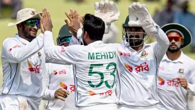 সাকিব-মিরাজ শেষ সাত উইকেট নেন