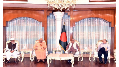 রাষ্ট্রীয় অতিথি ভবন যমুনায় সনাতন ধর্মাবলম্বী নেতাদের সঙ্গে শুভেচ্ছা বিনিময় করেন প্রধান উপদেষ্টা অধ্যাপক ড. মুহাম্মদ ইউনূস