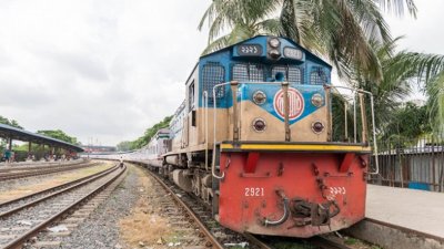 চার দিন বন্ধ থাকার পর চট্টগ্রামের সঙ্গে সারা দেশের ট্রেন চলাচল শুরু হচ্ছে