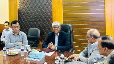 ভোজ্যতেল ও চিনি ব্যবসায়ীদের সঙ্গে বৈঠকে বাণিজ্য উপদেষ্টা ড. সালেহউদ্দিন আহমেদ