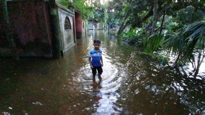 লক্ষ্মীপুর জেলায় আট লাখ মানুষ পানিবন্দি